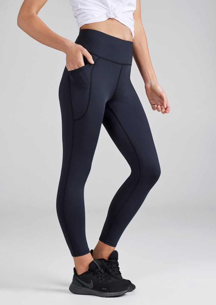 Luna Womens 7/8 Length Legging - Black - Model