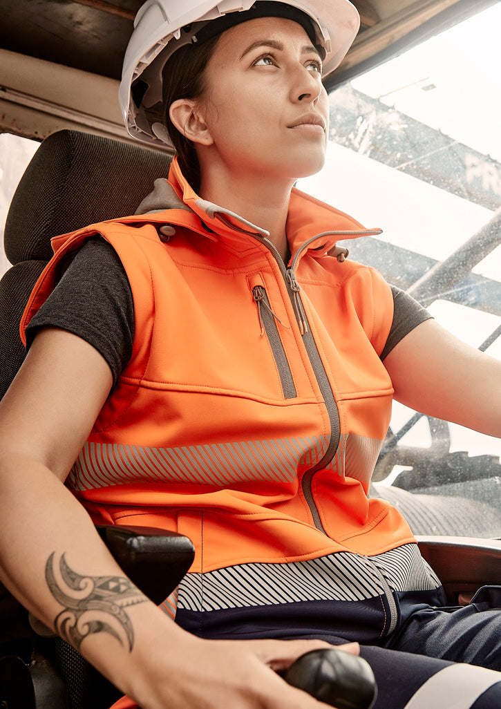 Womens Streetworx 2 In 1 Stretch Softshell Jacket - Orange/Navy - Model
