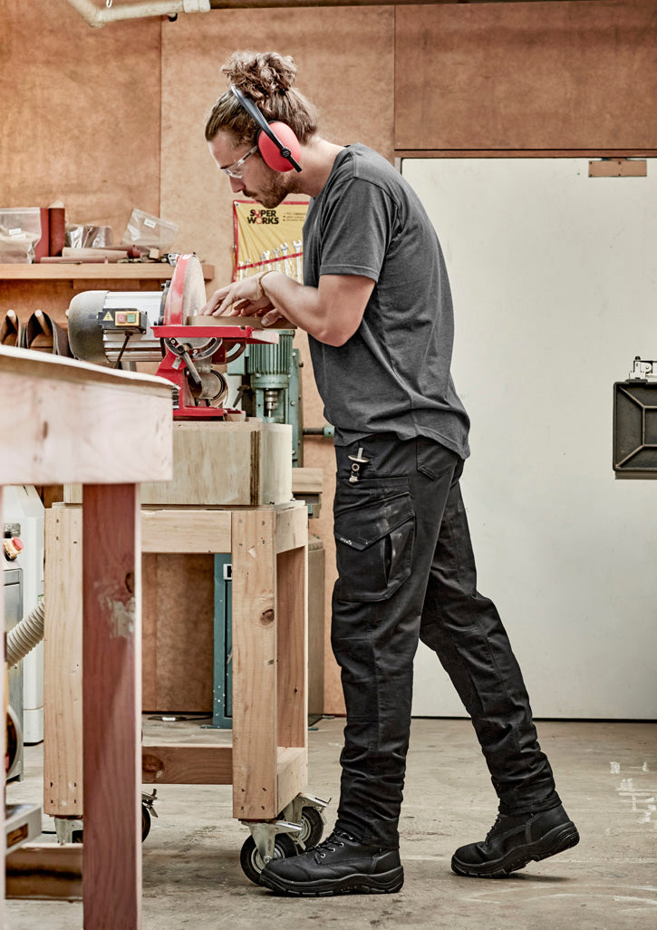 Mens Rugged Cooling Stretch Pant - Black - Model