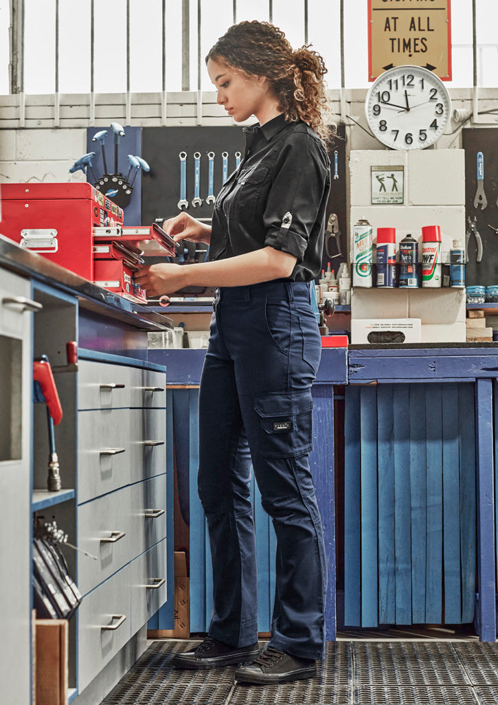 Womens Rugged Cooling Cargo Pant - Navy - Model