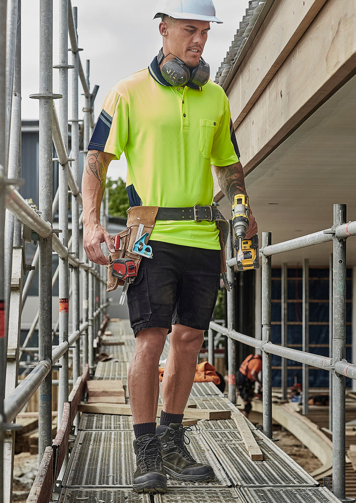 Mens Essential Stretch Cargo Short - Black - Model