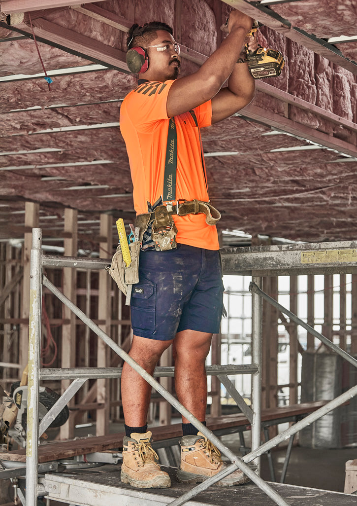 Mens Essential Stretch Cargo Short - Navy - Model